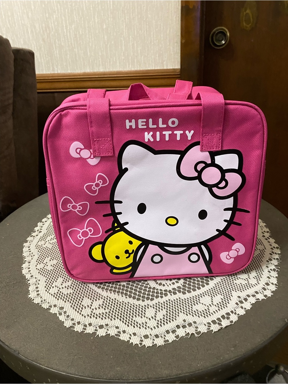 Hello Kitty Pink Character Lunch Tote with Bow Accent and water bottle - Picture 3 of 9